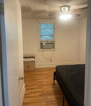 906 E St, Unit B in Sacramento, CA - Foto de edificio - Building Photo