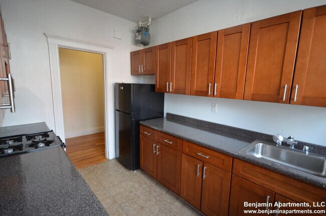 1782 Commonwealth Ave, Unit 10 in Boston, MA - Building Photo - Building Photo