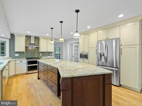 11603 Auburn Grove Ct in Reston, VA - Building Photo - Building Photo