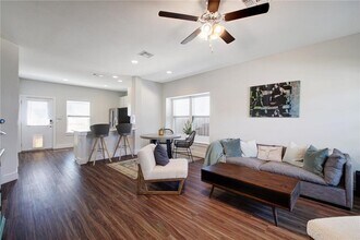 9615 Morning Iris Dr in Manor, TX - Building Photo - Building Photo