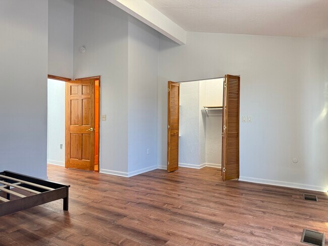 166 Quincy Shore Dr, Unit 107 in Quincy, MA - Building Photo - Building Photo