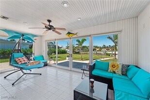 1589 Osprey Ave in Naples, FL - Building Photo