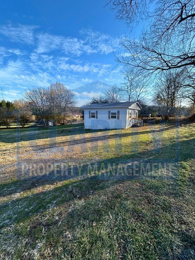 151 Church St in Calhoun, TN - Building Photo - Building Photo