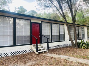 16643 Lake Cir in Conroe, TX - Building Photo - Building Photo