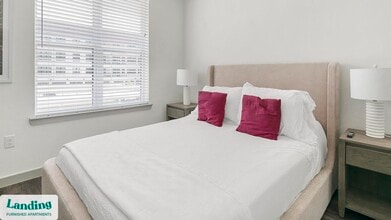 91 Jensen Dr, Unit 3248 in Houston, TX - Building Photo - Building Photo