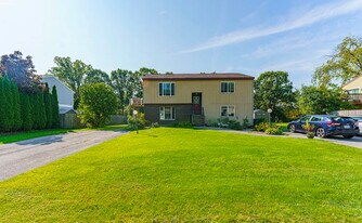 44 Suncrest Dr, Unit 2nd Fl in Waterford, NY - Building Photo