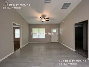5805 NW 60th Terrace in Ocala, FL - Foto de edificio - Building Photo