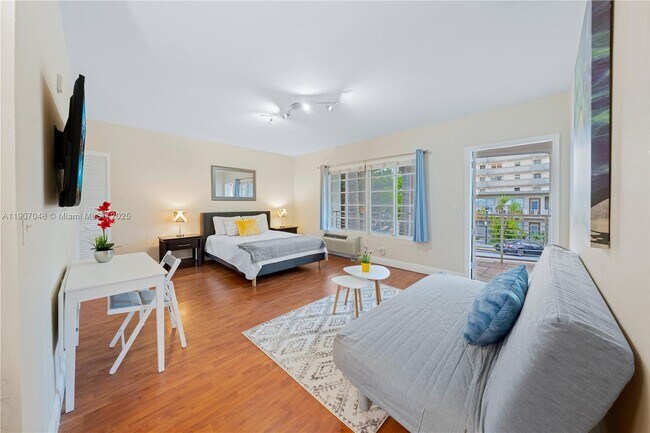 1241 14th St in Miami Beach, FL - Building Photo - Building Photo