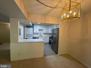 11837 Shire Ct in Reston, VA - Building Photo - Building Photo