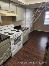 10008 NW Lema Dr in Parkville, MO - Building Photo - Building Photo