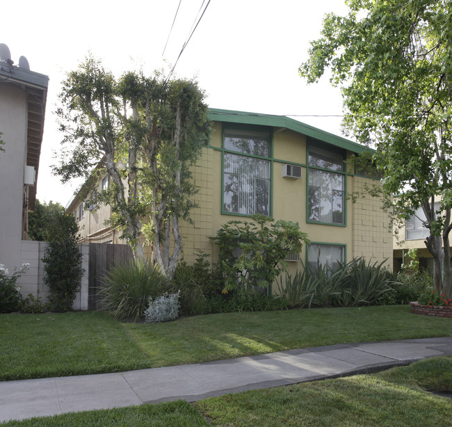 4854 Van Noord Ave in Sherman Oaks, CA - Building Photo - Building Photo