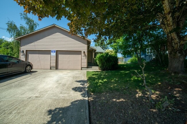 property at 4211-4223 SE Jackson St