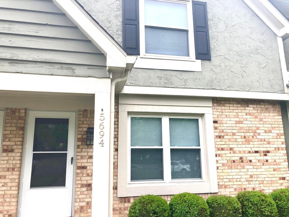 5694 Crossing Ct in Columbus, OH - Building Photo