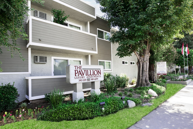 The Pavillion in Tarzana, CA - Foto de edificio - Building Photo