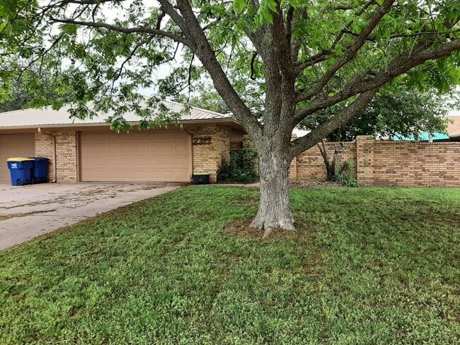 property at 2319 N Husband Ct