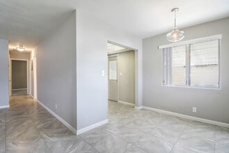 260 NE 58th St in Oakland Park, FL - Building Photo - Building Photo