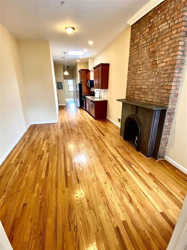 572 Jersey Ave in Jersey City, NJ - Building Photo - Building Photo