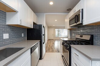 970 N. Serrano Ave. in Los Angeles, CA - Foto de edificio - Interior Photo