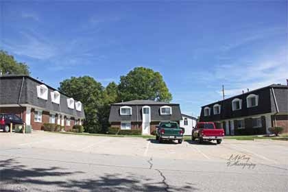 Glen Lake Townhomes in Glen Carbon, IL - Building Photo