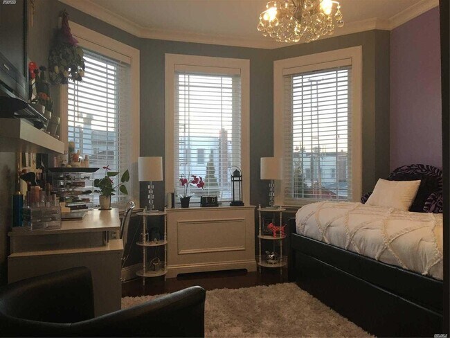 58-26 60th Ln-Unit -1 in Queens, NY - Foto de edificio - Building Photo
