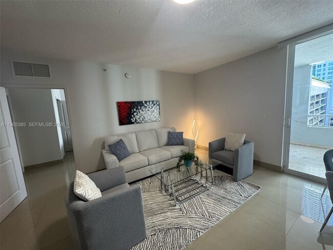 170 SE 14th St in Miami, FL - Building Photo - Building Photo