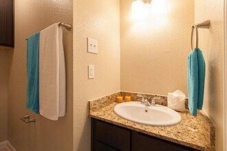 2006 W 43rd St-Unit -18 in Houston, TX - Building Photo - Building Photo