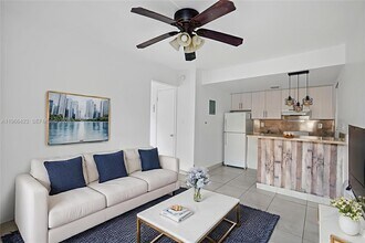 1600 S Le Jeune Rd in Miami, FL - Building Photo - Building Photo