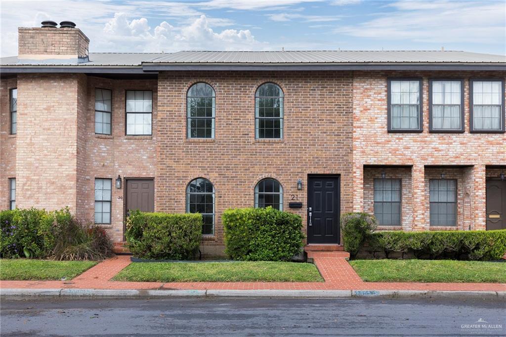 21 S 5th St in McAllen, TX - Building Photo