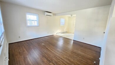 1709 Cedar Hill Rd in Charlottesville, VA - Foto de edificio - Building Photo