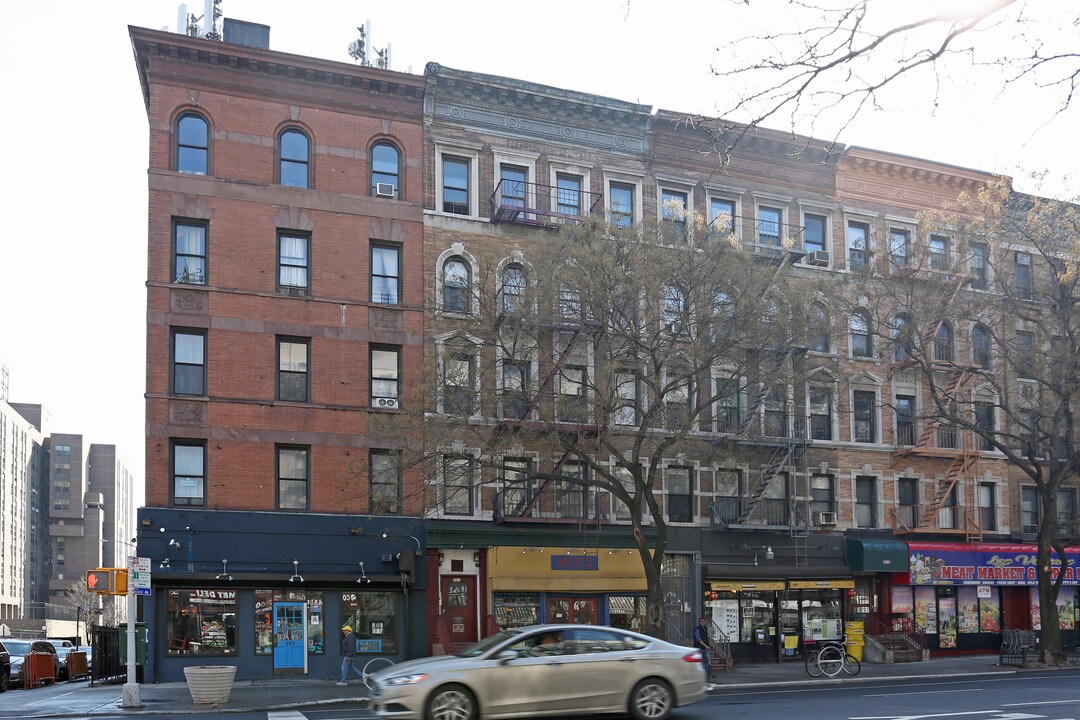 Cooperative in New York, NY - Building Photo