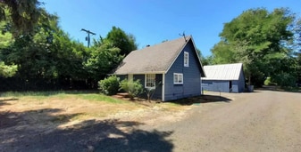 4250 NE Hwy 20 in Corvallis, OR - Building Photo