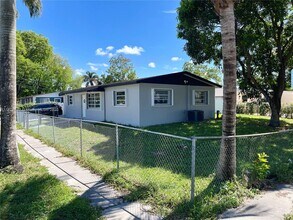 7600 Hope St in Hollywood, FL - Building Photo - Building Photo