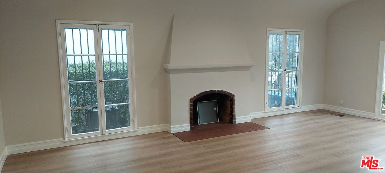 200 S Detroit St in Los Angeles, CA - Building Photo