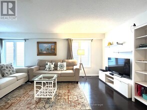 253 Featherstone Rd in Milton, ON - Building Photo - Building Photo