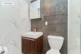 224 W 13th St in New York, NY - Building Photo - Building Photo