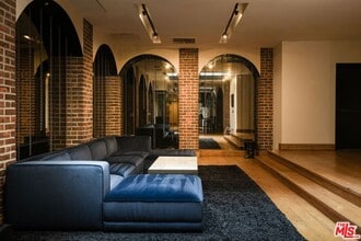 460 S Spring St in Los Angeles, CA - Foto de edificio - Building Photo