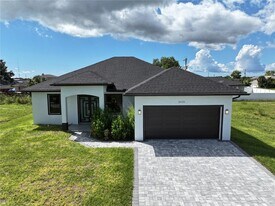 2620 NE 22nd Ave in Cape Coral, FL - Building Photo
