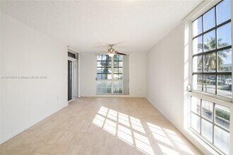 1280 S Alhambra Cir in Coral Gables, FL - Foto de edificio - Building Photo