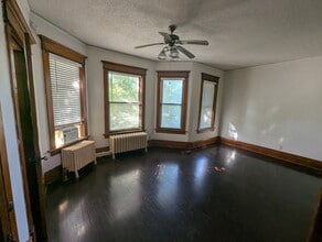 514 E Grove St in Bloomington, IL - Building Photo - Building Photo