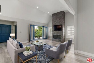 1112 S Highland Ave in Los Angeles, CA - Building Photo - Building Photo