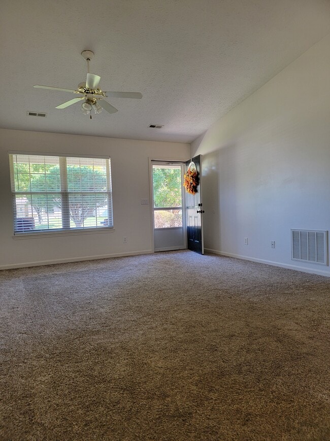 1216 Pebble Creek Dr in Jeffersonville, IN - Building Photo - Building Photo