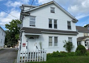 18 Lexington Ave in Montclair, NJ - Building Photo