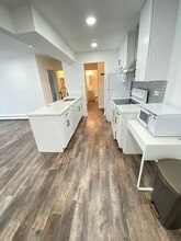 7425 Brookdale Dr, Unit 108 in Darien, IL - Foto de edificio - Building Photo