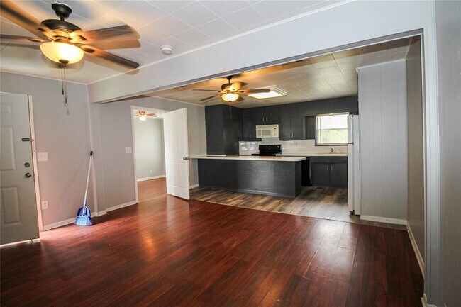 2727 Nelga Rd, Unit C in Wharton, TX - Building Photo - Building Photo