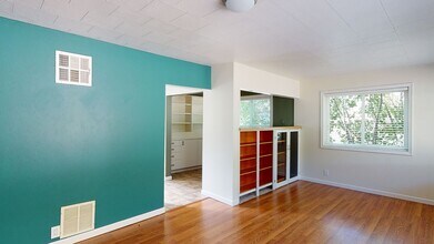 17617 SE May Valley Rd in Renton, WA - Building Photo - Building Photo