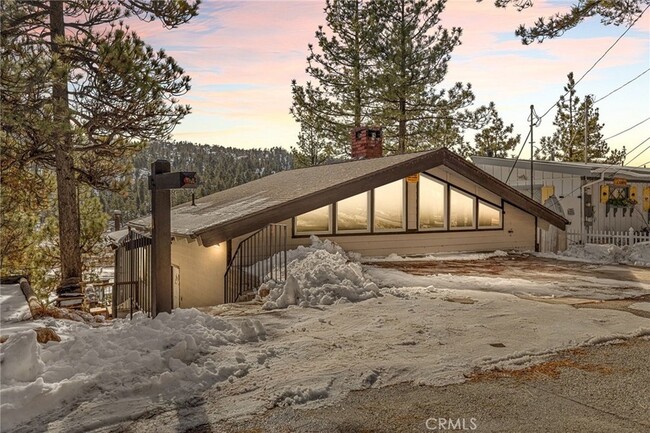 39005 Bayview Ln in Big Bear Lake, CA - Building Photo - Building Photo