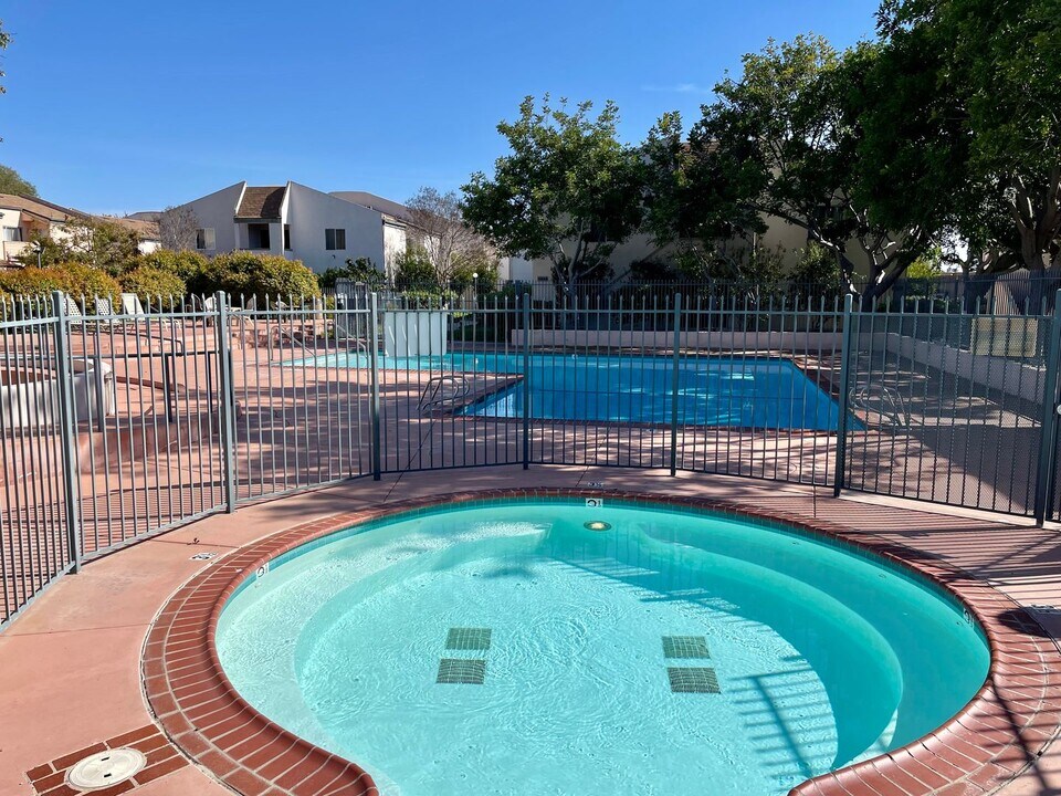 3282 Ashford St in San Diego, CA - Building Photo