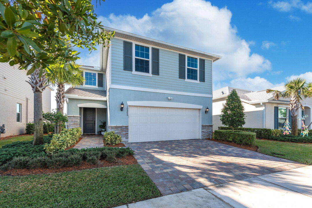 10586 SW Captiva Dr in Port St. Lucie, FL - Building Photo