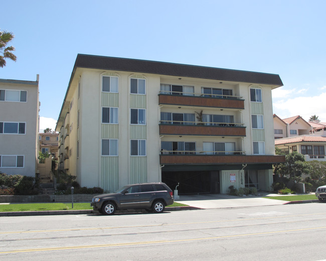 1104 Esplanade in Redondo Beach, CA - Building Photo - Building Photo