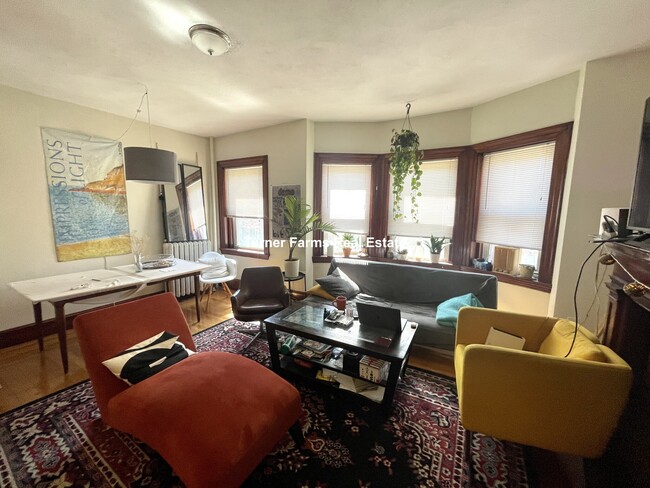 153 Summer St, Unit 1 in Somerville, MA - Foto de edificio - Building Photo